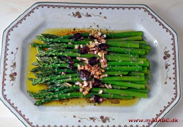  grønne eller hvide asparges med en figen-vinaigrette - det er fan...figenme lækkert