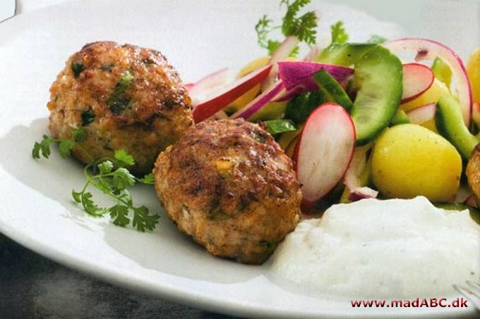 Frikadeller med krydderurter og kartoffelsalat