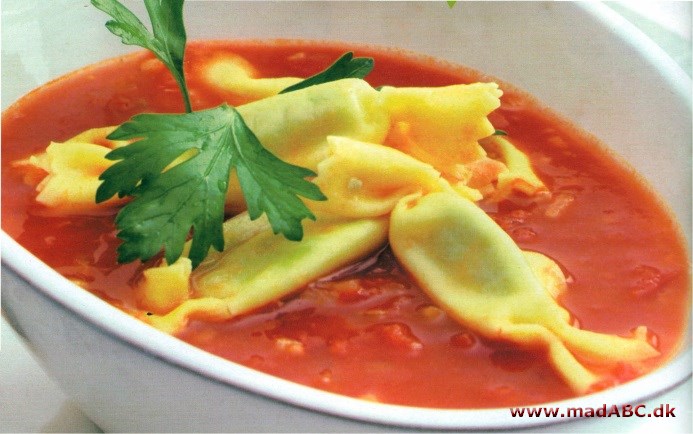 Tomatsuppe med tortellini